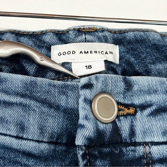 Good American Good Waist Cropped High Rise Jeans in Blue633 18 - Picture 7 of 8